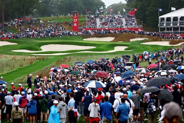 Large crowds are seen as USA players play the 17th hole. 2025 Ryder Cup, Thursday Practice, Golf, Bethpage Black Golf Course, New York, USA - 25 Sep 2025New York Bethpage Black Golf Course New York (NY) United States of America EDITORIAL USE ONLY No use with unauthorised audio, video, data, fixture lists, club league logos or live services. Online in-match use limited to 120 images, no video emulation. No use in betting, games or single club league player publications. Copyright: xJamesxMarsh Shutterstockx 15500195di
