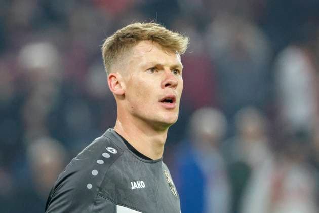 Alexander Nübel, Nubel VfB Stuttgart, 33 warming up before the start of the match , Germany, Football, UEFA Europa League, Matchday 1, 2025 2026, VfB Stuttgart vs Celta Vigo, 25 09 2025, Arena Stuttgart, Stuttgart, Germany Stuttgart Arena Stuttgart Baden Württemberg Germany Copyright: xGrantxHubbsx