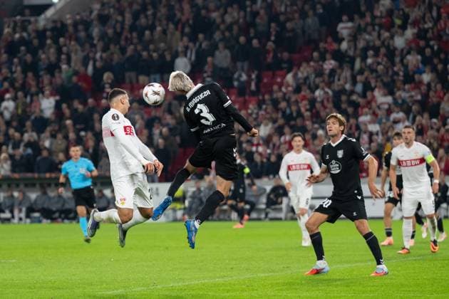 v li Badredine Bouanani VfB Stuttgart, 27 , Oscar Mingueza Celta Vigo, 03 , Marcos Alonso Celta Vigo, 20 GER, VfB Stuttgart vs Celta Vigo, Football, UEFA Europa League, Men, Matchday 1, Season 2025 2026, 25 09 2025, GER, VfB Stuttgart vs Celta Vigo, Football, UEFA Europa League, Men, Matchday 1, Season 2025 2026, 25 09 2025 Stuttgart Copyright: xEibner-Pressefoto WolfgangxFrankx EP_WFK