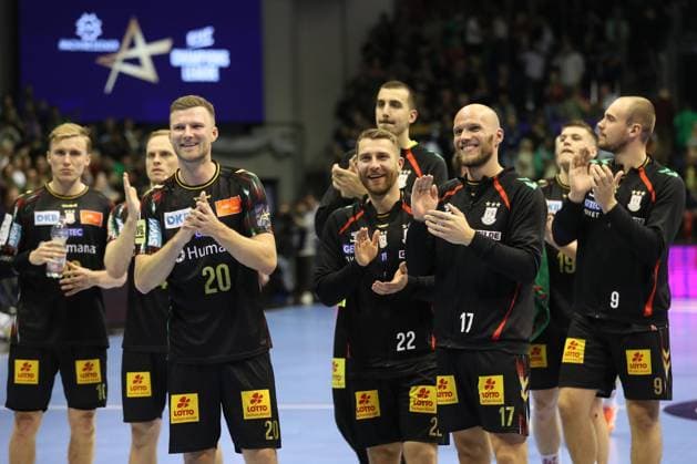 25 09 2025, xtgx, Handball, EHF Champions League, SC Magdeburg Wisla Plock v l Philipp Weber Magdeburg, 20 , Lukas Mertens Magdeburg, 22 , Tim Hornke Magdeburg, 17 Celebrating the victory, cheering after the end of the game Magdeubrg