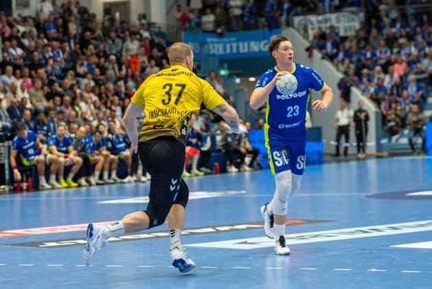 Jonas Truchanovicius, left back, TVB Stuttgart 37 , Ole Pregler, back, VfL Gummersbach 23 , VfL Gummersbach vs TVB 1898 Stuttgart, Daikin Handball Bundesliga, Men , Matchday 6, 25 09 2025 Gummersbach NRW Germany Copyright: xkolbert-press MartinxWdziecznyx