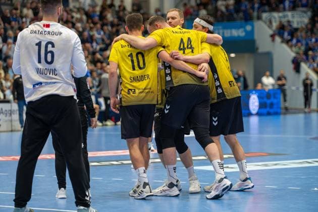 Miljan Vujovic, Goalkeeper, , TVB Stuttgart 16 , Ivan Snajder, Left wing, TVB Stuttgart 10 , Lenny Rubin, Left back, TVB Stuttgart 44 , VfL Gummersbach vs TVB 1898 Stuttgart, Daikin Handball Bundesliga, Men , Matchday 6, 25 09 2025 Gummersbach NRW Germany Copyright: xkolbert-press MartinxWdziecznyx