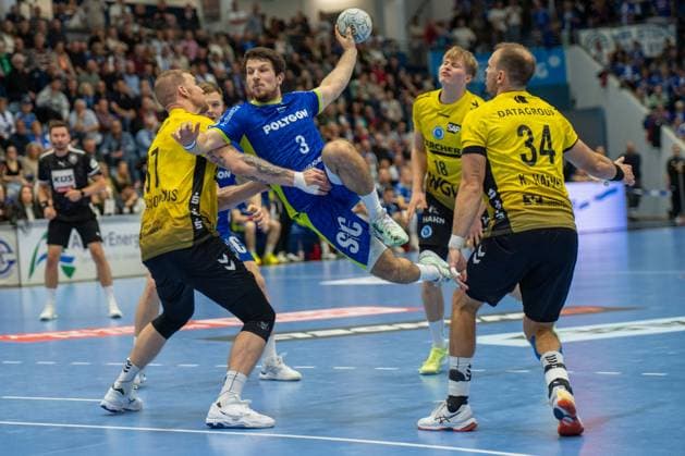 Jonas Truchanovicius, left back, TVB Stuttgart 37 , Joao Gomes, back, VfL Gummersbach 3 , Kai Haefner, right back, TVB Stuttgart 34 , VfL Gummersbach vs TVB 1898 Stuttgart, Daikin Handball Bundesliga, Men , Matchday 6, 25 09 2025 Gummersbach NRW Germany Copyright: xkolbert-press MartinxWdziecznyx