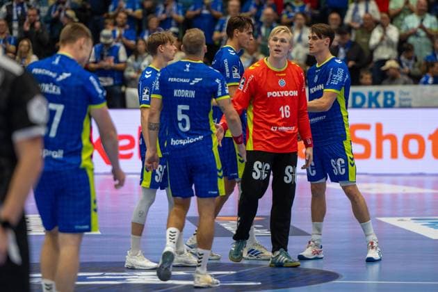 Tilen Kodrin, Outside, VfL Gummersbach 5 , Bertram Obling, Goalkeeper, VfL Gummersbach 16 , Kristjan Horžen, Circulation, VfL Gummersbach 27 , Miro Schluroff, Backcourt, VfL Gummersbach 15 , VfL Gummersbach vs TVB 1898 Stuttgart, Daikin Handball Bundesliga, Men , Matchday 6, 25 09 2025 Gummersbach NRW Germany Copyright: xkolbert-press MartinxWdziecznyx