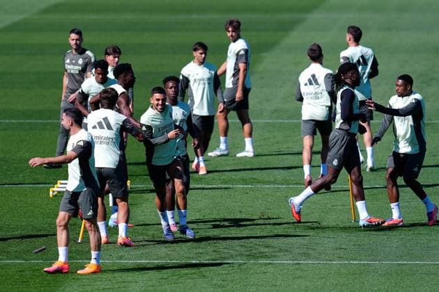 September 26, 2025, Valdebebas, Madrid, Spain: Dani Ceballos of Real Madrid CF smiles during the training day of Real Madrid ahead the Spanish League, LaLiga EA Sports, football match against Atletico de Madrid at Ciudad Deportiva Real Madrid on September 26, 2025, in Valdebebas, Madrid, Spain. Valdebebas Spain - ZUMAa181 20250926_zaa_a181_029 Copyright: xDennisxAgyemanx