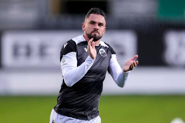 Pascal Testroet SVS, 37 , gives instructions, gestures, gesticulates with arms, single picture, single photo, action, action, 26 09 2025, Sandhausen Germany , Football, Regionalliga Südwest, SV Sandhausen Kickers Offenbach xozx