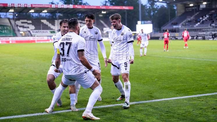 from left Louis Kolbe SVS, 3 , Pascal Testroet SVS, 37 , Luca De Meester SVS, 11 , goal scorer Maximilian Wagner SVS, 9 , players of SV Sandhausen SVS , celebrate the goal to 1 0, jubilation, goal celebration, celebrate the goal, goal, celebration, cheers about the goal, rejoicing, joy, rejoices, optimistic, positive, game scene, highlight, action, 26 09 2025, Sandhausen Germany , football, Regionalliga Südwest, SV Sandhausen Kickers Offenbach xozx