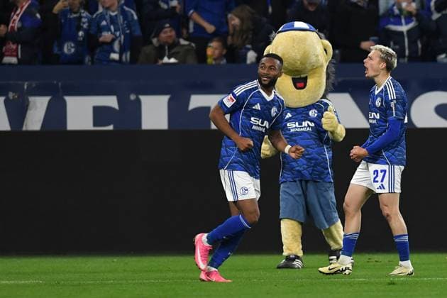 Finn Porath (FC Schalke 04) Torjubel, jubelt nach seinem Treffer zum 1:0 waehrend des Spiels der 2. Bundesliga zwischen FC Schalke 04 und SpVgg Greuther Fürth, Veltins-Arena am 26. September 2025 in Gelsenkirchen, Deutschland. (Foto von Ralf Treese DeFodi Images) +++ Finn Porath (FC Schalke 04) celebrates after scoring his team?s first goal during the 2. Bundesliga match between FC Schalke 04 and SpVgg Greuther Fürth at Veltins-Arena on September 26, 2025 in Gelsenkirchen, Germany. (Photo by Ralf Treese DeFodi Images) (Photo by Ralf Treese DeFodi Images) Finn Porath FC Schalke 04 celebrates after scoring his team?s first goal during the 2 Bundesliga match between FC Schalke 04 and SpVgg Greuther Fürth at Veltins Arena on September 26, 2025 in Gelsenkirchen, Germany, Germany Photo by Ralf Treese DeFodi Images Finn Porath FC Schalke 04 celebrates after scoring his team?s first goal during the 2 Bundesliga match between FC Schalke 04 and SpVgg Greuther Fürth at Veltins Arena on September 26, 2025 in Gelsenkirchen, Germany Photo by Ralf Treese DeFodi Images Photo by Ralf Treese DeFodi Images