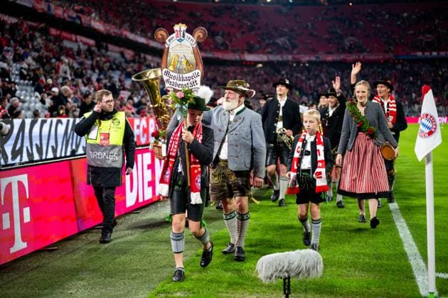 Musikkapelle Grabenstaett performs on the occasion of the Oktoberfest in the stadium, GER, FC Bayern Muenchen FCB vs SV Werder Bremen, Fussball Bundesliga, 5 Spieltag, Saison 2025 2026, 26 09 2025 DFB DFL regulations prohibit any use of photographs as image sequences and or quasi video GER, FC Bayern Muenchen FCB vs SV Werder Bremen, Fussball Bundesliga, 5 Spieltag, Saison 2025 2026, 26 09 2025 Muenchen Copyright: xEibner-Pressefoto Memmlerx EP_MMR