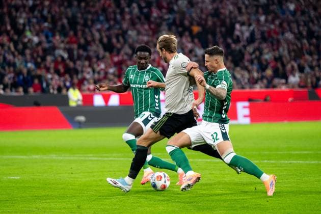 Harry Kane FC Bayern Muenchen, 09 in duel with Marco Friedl Werder Bremen, 32 , Abdoul Karim Coulibaly Werder Bremen, 31 , GER, FC Bayern Muenchen FCB vs SV Werder Bremen, Fussball Bundesliga, 5 Spieltag, Saison 2025 2026, 26 09 2025 DFB DFL regulations prohibit any use of photographs as image sequences and or quasi video GER, FC Bayern Muenchen FCB vs SV Werder Bremen, Fussball Bundesliga, 5 Spieltag, Saison 2025 2026, 26 09 2025 Muenchen Copyright: xEibner-Pressefoto Memmlerx EP_MMR