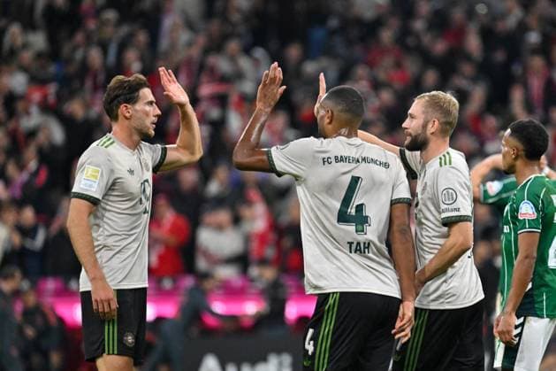 GER, Bayern, Muenchen, Fußball, FC Bayern Muenchen SV Werder Bremen, in der Allianz Arena, Muenchen, Bundesliga, 5 Spieltag, 26 09 25, v l FC Bayern Muenchen Jubel, Freude, Emotionen DFL DFB regulations prohibit any use of photographs as image sequences and or quasi video, Copyright: HMB-Media MichaelxNibel