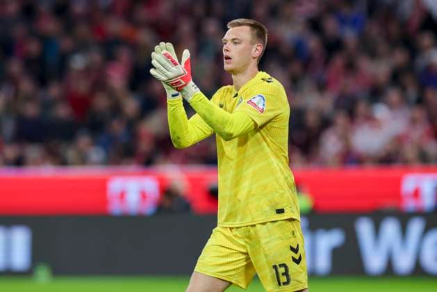Torhueter Karl Hein (Werder Bremen) klatscht in die Haende, Bundesliga, FC Bayern München v SV Werder Bremen, Allianz Arena am 26. September 2025 in München, Deutschland. (Foto von Marco Steinbrenner DeFodi Images) Torhueter Karl Hein (Werder Bremen) claps hands, Bundesliga, FC Bayern München v SV Werder Bremen, Allianz Arena, September 26, 2025 in München, Germany. (Photo by Marco Steinbrenner DeFodi Images) DFL regulations prohibit any use of photographs as image sequences and or quasi-video. Torhueter Karl Hein Werder Bremen claps hands, Bundesliga, FC Bayern München v SV Werder Bremen, Allianz Arena, September 26, 2025 in Munich, Germany Photo by Marco Steinbrenner DeFodi Images Torhueter Karl Hein Werder Bremen claps hands, Bundesliga, FC Bayern München v SV Werder Bremen, Allianz Arena, September 26, 2025 in Munich, Germany Photo by Marco Steinbrenner DeFodi Images DFL regulations prohibit any use of photographs as image sequences and or quasi video