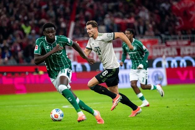 Leon Goretzka FC Bayern Muenchen, 08 in duel with Abdoul Karim Coulibaly Werder Bremen, 31 , GER, FC Bayern Muenchen FCB vs SV Werder Bremen, Fußball Bundesliga, 5 Spieltag, Saison 2025 2026, 26 09 2025 DFB DFL regulations prohibit any use of photographs as image sequences and or quasi video GER, FC Bayern Muenchen FCB vs SV Werder Bremen, Fußball Bundesliga, 5 Spieltag, Saison 2025 2026, 26 09 2025 Muenchen Copyright: xEibner-Pressefoto Memmlerx EP_MMR