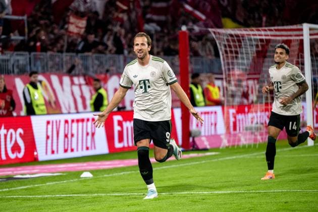 Harry Kane FC Bayern Muenchen, 09 celebrates the goal for 3 0, GER, FC Bayern Muenchen FCB vs SV Werder Bremen, Fussball Bundesliga, 5 Spieltag, Saison 2025 2026, 26 09 2025 DFB DFL regulations prohibit any use of photographs as image sequences and or quasi video GER, FC Bayern Muenchen FCB vs SV Werder Bremen, Fussball Bundesliga, 5 Spieltag, Saison 2025 2026, 26 09 2025 Muenchen Copyright: xEibner-Pressefoto Memmlerx EP_MMR