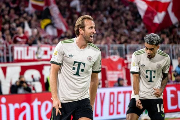 Harry Kane FC Bayern Muenchen, 09 , Luis Diaz FC Bayern Muenchen, 14 celebrating the goal for 3 0, behind them fans of the Suedkurve, GER, FC Bayern Muenchen FCB vs SV Werder Bremen, Soccer Bundesliga, Matchday 5, Season 2025 2026, 26 09 2025 DFB DFL regulations prohibit any use of photographs as image sequences and or quasi video GER, FC Bayern Muenchen FCB vs SV Werder Bremen, Fußball Bundesliga, 5 Spieltag, Saison 2025 2026, 26 09 2025 Muenchen Copyright: xEibner-Pressefoto Memmlerx EP_MMR