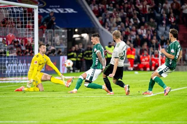 Konrad Laimer FC Bayern Muenchen, 27 scores the goal for 4 0 in a duel with Marco Friedl Werder Bremen, 32 , Karl Hein Werder Bremen, 13 , next to Senne Lynen Werder Bremen, 14 , GER, FC Bayern Muenchen FCB vs SV Werder Bremen, Soccer Bundesliga, 5 Spieltag, Saison 2025 2026, 26 09 2025 DFB DFL regulations prohibit any use of photographs as image sequences and or quasi video GER, FC Bayern Muenchen FCB vs SV Werder Bremen, Fussball Bundesliga, 5 Spieltag, Saison 2025 2026, 26 09 2025 Muenchen Copyright: xEibner-Pressefoto Memmlerx EP_MMR