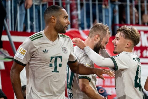 Konrad Laimer FC Bayern Muenchen, 27 , Lennart Karl FC Bayern Muenchen, 42 , Jonathan Tah FC Bayern Muenchen, 04 celebrate the goal for 4 0, GER, FC Bayern Muenchen FCB vs SV Werder Bremen, Soccer Bundesliga, Matchday 5, Saison 2025 2026, 26 09 2025 DFB DFL regulations prohibit any use of photographs as image sequences and or quasi video GER, FC Bayern Muenchen FCB vs SV Werder Bremen, Fußball Bundesliga, 5 Spieltag, Saison 2025 2026, 26 09 2025 Muenchen Copyright: xEibner-Pressefoto Memmlerx EP_MMR