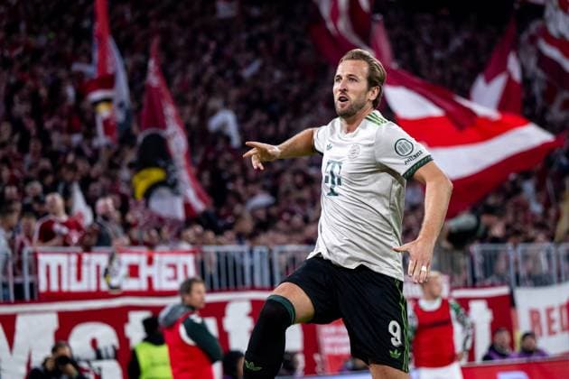 Harry Kane FC Bayern Muenchen, 09 celebrates the goal for 3 0, GER, FC Bayern Muenchen FCB vs SV Werder Bremen, Fussball Bundesliga, 5 Spieltag, Saison 2025 2026, 26 09 2025 DFB DFL regulations prohibit any use of photographs as image sequences and or quasi video GER, FC Bayern Muenchen FCB vs SV Werder Bremen, Fussball Bundesliga, 5 Spieltag, Saison 2025 2026, 26 09 2025 Muenchen Copyright: xEibner-Pressefoto Memmlerx EP_MMR