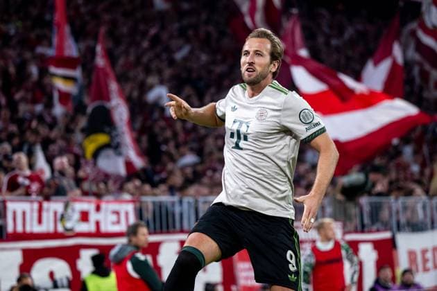 Harry Kane FC Bayern Muenchen, 09 celebrates the goal for 3 0, GER, FC Bayern Muenchen FCB vs SV Werder Bremen, Fussball Bundesliga, 5 Spieltag, Saison 2025 2026, 26 09 2025 DFB DFL regulations prohibit any use of photographs as image sequences and or quasi video GER, FC Bayern Muenchen FCB vs SV Werder Bremen, Fussball Bundesliga, 5 Spieltag, Saison 2025 2026, 26 09 2025 Muenchen Copyright: xEibner-Pressefoto Memmlerx EP_MMR