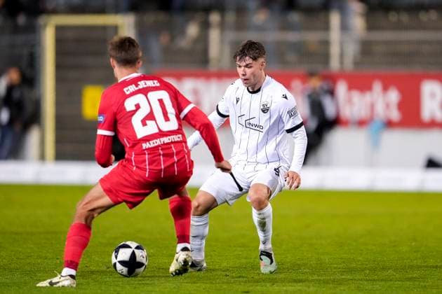 v li Dominik Crljenec OFC, 20 , Maximilian Wagner SVS, 9 , duel, duel, tackle, tackling, dynamics, action, action, 26 09 2025, Sandhausen Germany , Football, Regionalliga Südwest, SV Sandhausen Kickers Offenbach xozx