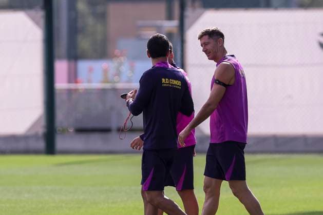 September 27, 2025, Sant Joan Despi, Barcelona, SPAIN: Robert Lewandowski during the training day of FC Barcelona, Barca ahead the Spanish League, La Liga EA Sports, football match against Real Sociedad at Ciudad Esportiva Joan Gamper on September 27, 2025 in Sant Joan Despi, Barcelona, Spain. Sant Joan Despi SPAIN - ZUMAa181 20250927_zaa_a181_002 Copyright: xJavierxBorregox