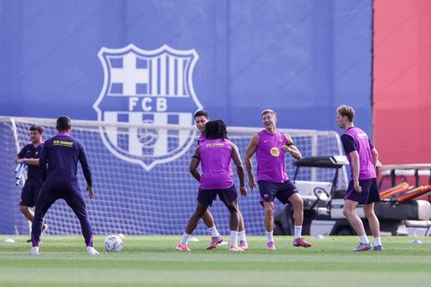September 27, 2025, Sant Joan Despi, Barcelona, SPAIN: Robert Lewandowski during the training day of FC Barcelona, Barca ahead the Spanish League, La Liga EA Sports, football match against Real Sociedad at Ciudad Esportiva Joan Gamper on September 27, 2025 in Sant Joan Despi, Barcelona, Spain. Sant Joan Despi SPAIN - ZUMAa181 20250927_zaa_a181_020 Copyright: xJavierxBorregox
