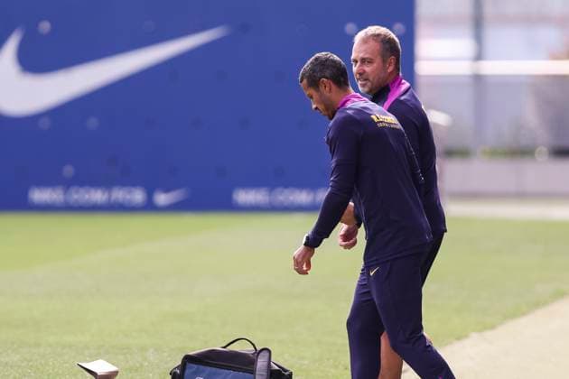 September 27, 2025, Sant Joan Despi, Barcelona, SPAIN: Hansi Flick, head coach, during the training day of FC Barcelona, Barca ahead the Spanish League, La Liga EA Sports, football match against Real Sociedad at Ciudad Esportiva Joan Gamper on September 27, 2025 in Sant Joan Despi, Barcelona, Spain. Sant Joan Despi SPAIN - ZUMAa181 20250927_zaa_a181_028 Copyright: xJavierxBorregox