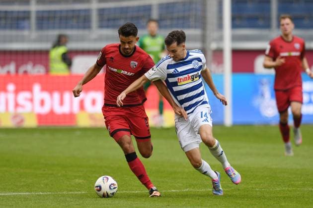 Conor Noss MSV Duisburg in duel with Fredrik Carlsen FC Ingolstadt 04 GER, MSV Duisburg vs FC Ingolstadt 04, Football, 3 Liga, Matchday 8, Season 2025 2026, 27 09 2025 DFL DFB REGULATIONS PROHIBIT ANY USE OF PHOTOGRAPHS AS IMAGE SEQUENCES AND OR QUASI VIDEO GER, MSV Duisburg vs FC Ingolstadt 04, Football, 3 Liga, Matchday 8, Season 2025 2026, 27 09 2025 Duisburg Copyright: xEibner-Pressefoto ThomasxThienelx EP_TTL