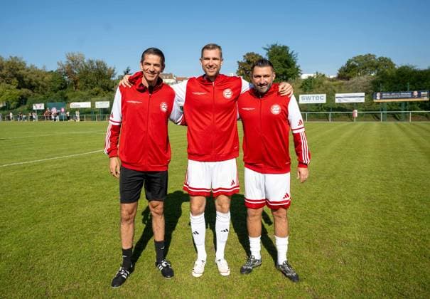Soccer, Men, Season 2025 2026, NOFV Oberliga Nord, SV Sparta Lichtenberg, Naming ceremony, Fischerstraße sports facility becomes the Paul Kalkbrenner sports field, in action at the inlay match, from left referee Deniz Aytekin, world champion Per Mertesacker and Union legend sporting director Torsten Mattuschka both Team Kalkbrenner , 27 09 2025, Copyright: xMatthiasxKochx
