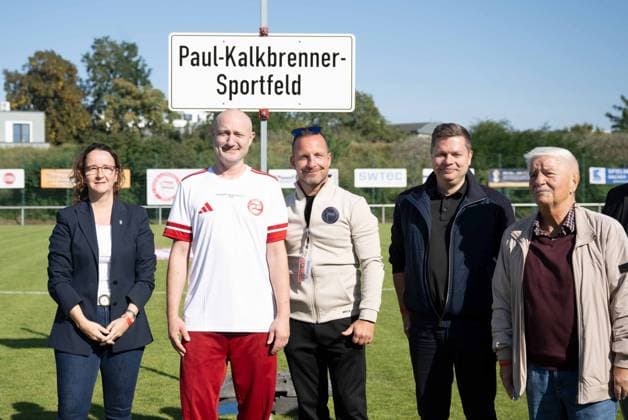 Soccer, Men, Season 2025 2026, NOFV Oberliga Nord, SV Sparta Lichtenberg, Naming ceremony, Fischerstraße sports facility becomes the Paul Kalkbrenner sports field, from l District Councillor for Sport Sandy Mattes SPD , Paul Kalkbrenner namesake of the Paul Kalkbrenner sports field , Vice President Mathias Geyer Sparta Lichtenberg , District Mayor Martin Schaefer, President Werner Natalis SV Sparta Lichtenberg , 27 09 2025, Copyright: xMatthiasxKochx