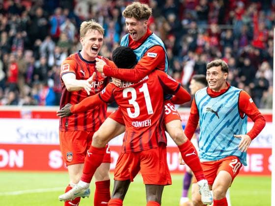 Goal for 2 0 by Sirlord Conteh FC Heidenheim, 31 , with Mikkel Kaufmann FC Heidenheim, 29 , Yannik Wagner FC Heidenheim, 38 , Luca Kerber FC Heidenheim, 20 , Marnon Busch FC Heidenheim, 02 GER, 1 FC Heidenheim vs FC Augsburg, Soccer, Bundesliga, 5 Spieltag, Spielzeit 2025 2026, 27 09 2025, DFL DFB REGULATIONS PROHIBIT ANY USE OF PHOTOGRAPHS AS IMAGE SEQUENCES AND OR QUASI VIDEO, GER, 1 FC Heidenheim vs FC Augsburg, Football, Bundesliga, 5 Spieltag, Spielzeit 2025 2026, 27 09 2025 Heidenheim Copyright: xEibner-Pressefotox EP_EER