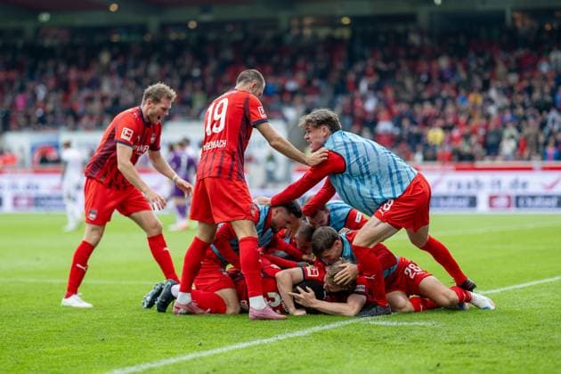 Goal to 2 0 by Sirlord Conteh FC Heidenheim, 31 , GER, 1 FC Heidenheim vs FC Augsburg, Football, Bundesliga, Matchday 5, Season 2025 2026, 27 09 2025, DFL DFB REGULATIONS PROHIBIT ANY USE OF PHOTOGRAPHS AS IMAGE SEQUENCES AND OR QUASI VIDEO, GER, 1 FC Heidenheim vs FC Augsburg, Football, Bundesliga, Matchday 5, Season 2025 2026, 27 09 2025 Heidenheim Copyright: xEibner-Pressefotox EP_EER