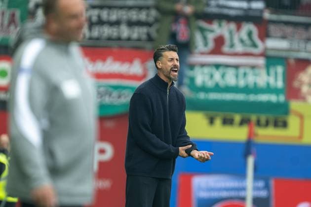 Sandro Wagner FC Augsburg, Head Coach , is disappointed disappointed, dissatisfied, GER, 1 FC Heidenheim vs FC Augsburg, Football, Bundesliga, Matchday 5, Season 2025 2026, 27 09 2025, DFL DFB REGULATIONS PROHIBIT ANY USE OF PHOTOGRAPHS AS IMAGE SEQUENCES AND OR QUASI VIDEO, GER, 1 FC Heidenheim vs FC Augsburg, Football, Bundesliga, Matchday 5, Season 2025 2026, 27 09 2025 Heidenheim Copyright: xEibner-Pressefotox EP_EER