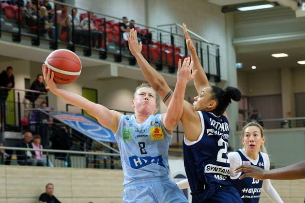 Roosa Lehtoranta Saarluis, 8 , Rachel Arthur Lions, 21 , Sona Svetlikova Lions, 15 , Syntainics MBC vs Saarlouis Royals, Basketball, Women, Bundesliga, Season 2025 2026, 1 Matchday, 27 09 2025 Halle SWH Arena Sachsen Anhalt Germany