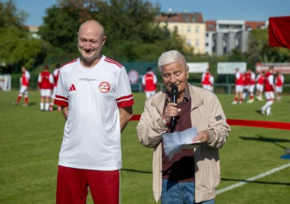 Soccer, Men, Season 2025 2026, NOFV Oberliga Nord, SV Sparta Lichtenberg, Naming ceremony, Fischerstraße sports facility becomes the Paul Kalkbrenner sports field, f l Paul Kalkbrenner namesake of the Paul Kalkbrenner sports field , President Werner Natalis SV Sparta Lichtenberg , 27 09 2025, Copyright: xMatthiasxKochx