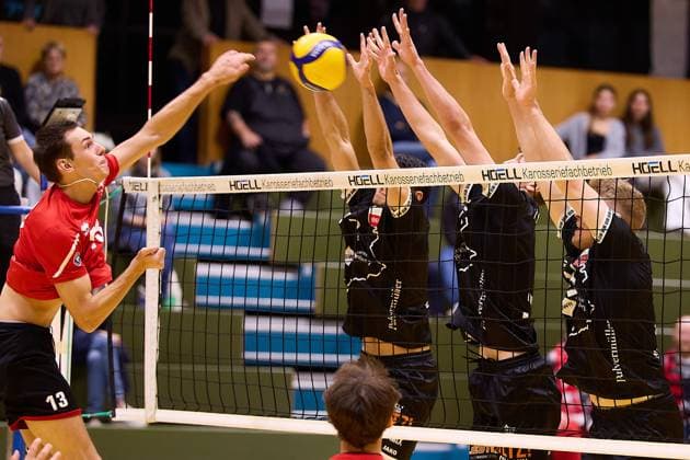 Triple block TV Rottenburg vs Pascal Eichler TUS Kriftel, 13 GER, TuS Kriftel vs TV Rottenburg,Volleyball, 2 Bundesliga Sued, Matchday 3, Season 2025 2026, 27 09 2025 GER, TuS Kriftel vs TV Rottenburg,Volleyball, 2 Bundesliga Sued, Matchday 3, Season 2025 2026, 27 09 2025 Kriftel Copyright: xEibner-Pressefoto GeraldxOelze-dexStoppanyx EP_ODS