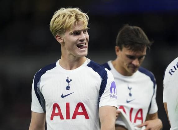 A dejected Lucas Bergvall of Tottenham Hotspur Tottenham Hotspur v Wolverhampton Wanderers, Premier League, Football, Tottenham Hotspur Stadium, London, UK - 27 Sep 2025London Tottenham Hotspur Stadium United Kingdom EDITORIAL USE ONLY No use with unauthorised audio, video, data, fixture lists, club league logos or live services. Online in-match use limited to 120 images, no video emulation. No use in betting, games or single club league player publications. Copyright: xJedxLeicester Shutterstockx 15503922f