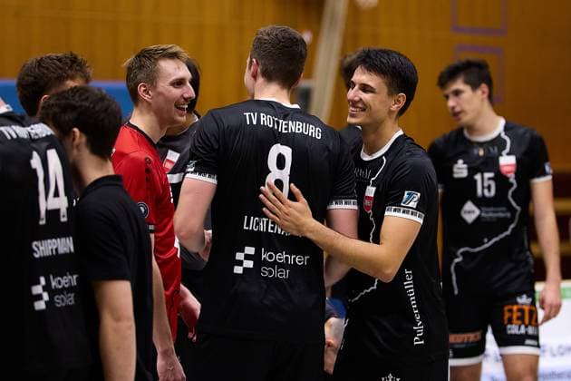 Robin Leber TV Rottenburg, 11 , Niklas Lichtenauer TV Rottenburg, 08 and Milan Kvrzic TV Rottenburg, 07 are delighted after the 3 1 success in Kriftel GER, TuS Kriftel vs TV Rottenburg,Volleyball, 2 Bundesliga Sued, Matchday 3, Season 2025 2026, 27 09 2025 GER, TuS Kriftel vs TV Rottenburg,Volleyball, 2 Bundesliga Sued, Matchday 3, Season 2025 2026, 27 09 2025 Kriftel Copyright: xEibner-Pressefoto GeraldxOelze-dexStoppanyx EP_ODS