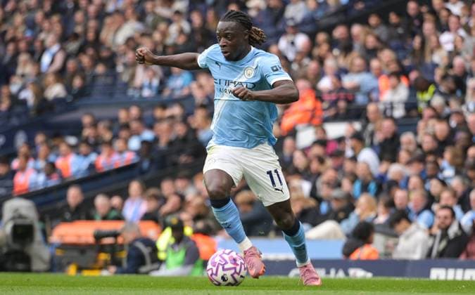 Jeremy Doku of Manchester City Manchester City v Burnley, Premier League, Football, Etihad Stadium, Manchester, UK - 27 Sep 2025Manchester Etihad Stadium United Kingdom EDITORIAL USE ONLY No use with unauthorised audio, video, data, fixture lists, club league logos or live services. Online in-match use limited to 120 images, no video emulation. No use in betting, games or single club league player publications. Copyright: xGreigxCowie Shutterstockx 15503920ce