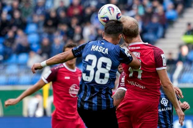 from left Francisco Mascarenhas Masca, SVWM, 38 , Lucas Brumme Essen, 14 , header, header duel, game scene, duel in the air, action, action, 27 09 2025, Mannheim Germany , football, 3 Liga, SV Waldhof Mannheim Rot Weiss Essen, DFB DFL REGULATIONS PROHIBIT ANY USE OF PHOTOGRAPHS AS IMAGE SEQUENCES AND OR QUASI VIDEO xozx