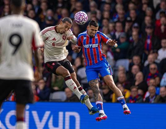 (250928) -- LONDON, Sept. 28, 2025 -- Liverpool s captain Virgil van Dijk (L) challenges for a header with Crystal Palace s Daniel Munoz during the English Premier League match between Crystal Palace FC and Liverpool FC in London, Britain, on Sept. 27, 2025. FOR EDITORIAL USE ONLY. NOT FOR SALE FOR MARKETING OR ADVERTISING CAMPAIGNS. NO USE WITH UNAUTHORIZED AUDIO, VIDEO, DATA, FIXTURE LISTS, CLUB LEAGUE LOGOS OR LIVE SERVICES. ONLINE IN-MATCH USE LIMITED TO 45 IMAGES, NO VIDEO EMULATION. NO USE IN BETTING, GAMES OR SINGLE CLUB LEAGUE PLAYER PUBLICATIONS. (SP)BRITAIN-LONDON-FOOTBALL-ENGLISH PREMIER LEAGUE-CRYSTAL PALACE VS LIVERPOOL LixYing