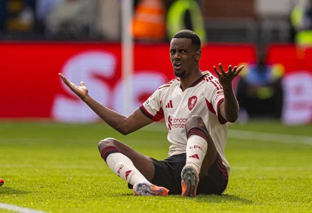 (250928) -- LONDON, Sept. 28, 2025 -- Liverpool s Alexander Isak reacts after missing a chance to score during the English Premier League match between Crystal Palace FC and Liverpool FC in London, Britain, on Sept. 27, 2025. FOR EDITORIAL USE ONLY. NOT FOR SALE FOR MARKETING OR ADVERTISING CAMPAIGNS. NO USE WITH UNAUTHORIZED AUDIO, VIDEO, DATA, FIXTURE LISTS, CLUB LEAGUE LOGOS OR LIVE SERVICES. ONLINE IN-MATCH USE LIMITED TO 45 IMAGES, NO VIDEO EMULATION. NO USE IN BETTING, GAMES OR SINGLE CLUB LEAGUE PLAYER PUBLICATIONS. (SP)BRITAIN-LONDON-FOOTBALL-ENGLISH PREMIER LEAGUE-CRYSTAL PALACE VS LIVERPOOL LixYing