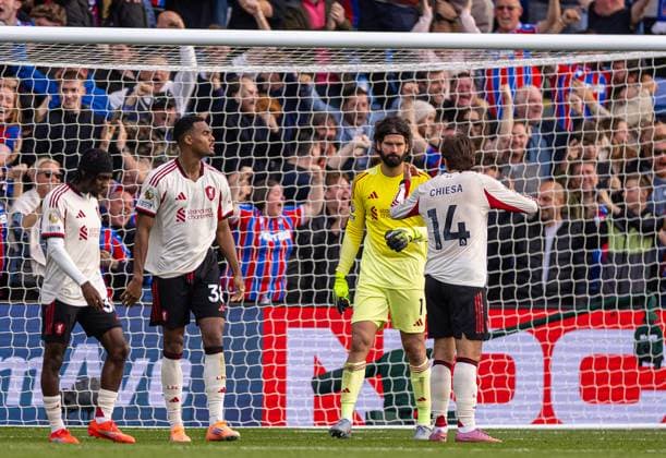 (250928) -- LONDON, Sept. 28, 2025 -- Liverpool s goalkeeper Alisson Becker (2nd R) reacts after Crystal Palace scored an injury-time winning goal during the English Premier League match between Crystal Palace FC and Liverpool FC in London, Britain, on Sept. 27, 2025. FOR EDITORIAL USE ONLY. NOT FOR SALE FOR MARKETING OR ADVERTISING CAMPAIGNS. NO USE WITH UNAUTHORIZED AUDIO, VIDEO, DATA, FIXTURE LISTS, CLUB LEAGUE LOGOS OR LIVE SERVICES. ONLINE IN-MATCH USE LIMITED TO 45 IMAGES, NO VIDEO EMULATION. NO USE IN BETTING, GAMES OR SINGLE CLUB LEAGUE PLAYER PUBLICATIONS. (SP)BRITAIN-LONDON-FOOTBALL-ENGLISH PREMIER LEAGUE-CRYSTAL PALACE VS LIVERPOOL LixYing