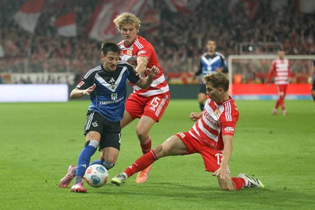28 09 2025, xtgx, Football 1 Bundesliga Union Berlin Hamburger SV v l Giorgi Gocholeishvili HSV, 16 , Tom Rothe Union Berlin, 15 , Andras Schaefer Schäfer, Union Berlin, 13 Zweikampf, Duell, Kampf, tackle DFL DFB REGULATIONS PROHIBIT ANY USE OF PHOTOGRAPHS as IMAGE SEQUENCES and or QUASI VIDEO Berlin