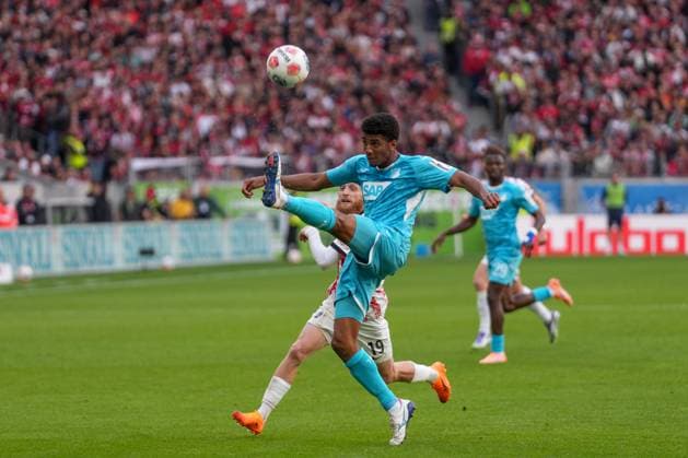 Bernardo TSG Hoffenheim, 13 on the ball , Germany, Soccer, 1 Bundesliga, Matchday 5, 2025 2026, SC Freiburg vs TSG Hoffenheim, 28 09 2025, Europa Park Stadion, Freiburg, Germany DFL REGULATIONS PROHIBIT ANY USE OF PHOTOGRAPHS AS IMAGE SEQUENCES AND OR QUASI VIDEO Freiburg Europa Park Stadion Baden Württemberg Germany Copyright: xArnexAmbergx