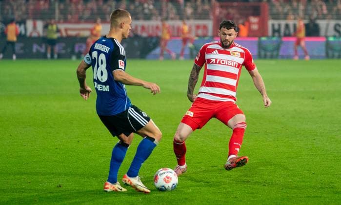 28 9 2025, Football, GER, Men, 1 Bundesliga, DFL, Matchday 5, 1 FC Union Berlin Hamburger SV 0 0 , Miro Muheim Hamburger SV, left vs Oliver Burke 1 FC Union Berlin, right Berlin Stadion An der Alten Förtserei Berlin Germany