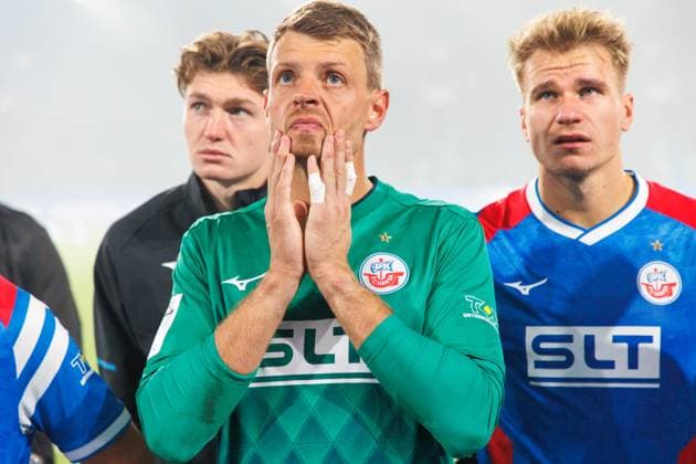 After the game standing in front of the fans on the south stand f l Ryan Naderi Rostock , Goalkeeper Benjamin Uphoff Rostock and Florian Carstens Rostock are disappointed, angry, frustrated, angry GER, FC Hansa Rostock vs FC Energie Cottbus, Football, Men, 3 League, 09 Matchday, Season 2025 2026, 30 09 2025 Rostock Ostseestadion Mecklenburg Vorpommern Germany