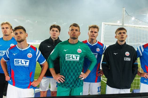 from l Goalkeeper Max Hagemoser Rostock , Marco Schuster Rostock , Ryan Naderi Rostock , Goalkeeper Benjamin Uphoff Rostock , Florian Carstens Rostock and Leon Reichardt Rostock after the match are disappointed, angry, frustrated, pissed GER, FC Hansa Rostock vs FC Energie Cottbus, Football, Men, 3 Liga, Matchday 09, Season 2025 2026, 30 09 2025 Rostock Ostseestadion Mecklenburg Vorpommern Germany