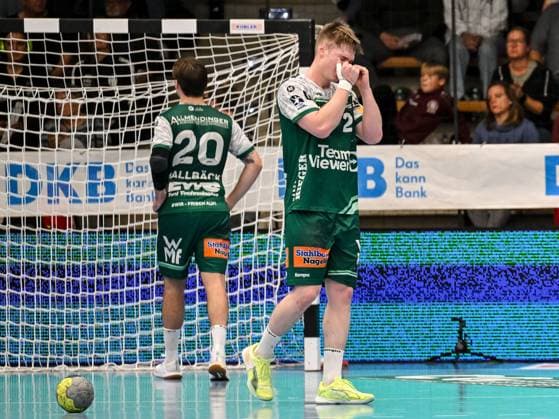 Goeppingen, Deutschland, 01.10.25: Ludvig Hallbaeck (FRISCH AUF! Goeppingen) und Oskar Neudeck (FRISCH AUF! Goeppingen) enttaeusscht waehrend des DHB Pokal 2 Runde Spiels zwischen FRISCH AUF! Goeppingen vs SC DHfK Leipzig in der EWS Arena am 01. Oktober 2025 in Goeppingen, Deutschland. (Foto von Harry Langer DeFodi Images) Goeppingen, Germany, 01.10.25: Ludvig Hallbaeck (FRISCH AUF! Goeppingen) und Oskar Neudeck (FRISCH AUF! Goeppingen) looks dejected during the DHB Pokal 2 Runde match between FRISCH AUF! Goeppingen vs SC DHfK Leipzig at EWS Arena on October 1, 2025 in Goeppingen, Germany. (Photo by Harry Langer DeFodi Images) (Photo by Harry Langer DeFodi Images) Goeppingen, Germany, 01 10 25 Ludvig Hallbaeck FRISCH AUF Goeppingen and Oskar Neudeck FRISCH AUF Goeppingen looks dejected during the DHB Pokal 2 round match between FRISCH AUF Goeppingen vs SC DHfK Leipzig at EWS Arena on October 01, 2025 in Goeppingen, Germany Photo by Harry Langer DeFodi Images Goeppingen, Germany, 01 10 25 Ludvig Hallbaeck FRISCH AUF Goeppingen and Oskar Neudeck FRISCH AUF Goeppingen looks dejected during the DHB Pokal 2 Runde match between FRISCH AUF Goeppingen vs SC DHfK Leipzig at EWS Arena on October 1, 2025 in Goeppingen, Germany Photo by Harry Langer DeFodi Images Photo by Harry Langer DeFodi Images