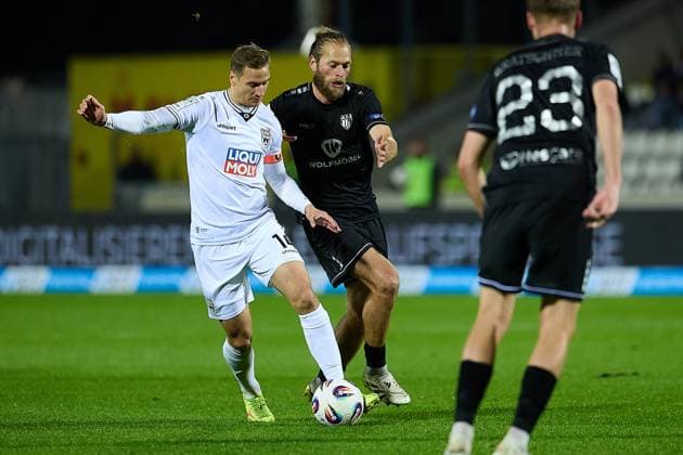 duel between Kristian Boehnlein 1 FC Schweinfurt 05, 13 and Dennis Dressel SSV Ulm 1846, 14 GER, SSV Ulm 1846 vs 1 FC Schweinfurt , Football, Men, 3 League, Matchday 9, Season 2025 2026, 30 09 2025 GER, SSV Ulm 1846 vs 1 FC Schweinfurt , Football, Men, 3 League, Matchday 9, Season 2025 2026, 30 09 2025 Ulm Copyright: xEibner-Pressefoto GeraldxOelze-dexStoppanyx EP_ODS